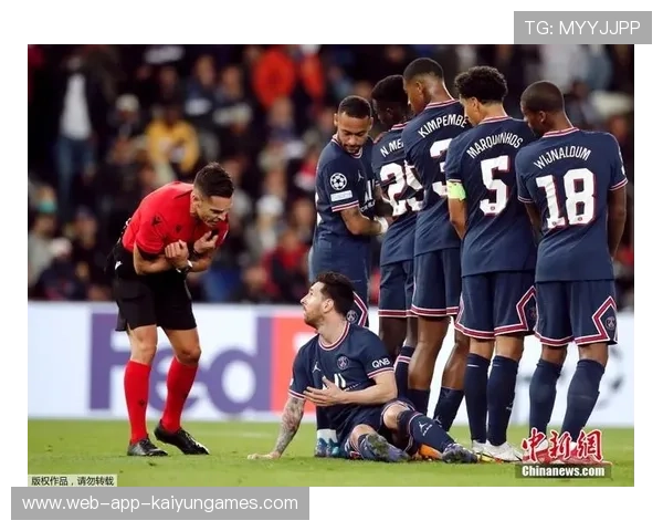 任意球穿过人墙直挂上角——足球世界的震撼时刻引发全网热议 任意球穿过人墙直挂上角——足球世界的震撼时刻引发全网热议